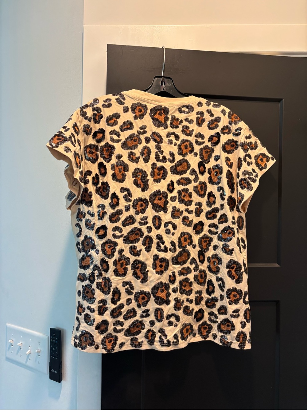 Queen of Sparkles Sequin Leopard Print Top Short Sleeve Blouse Shirt Tee Small - Picture 7 of 9